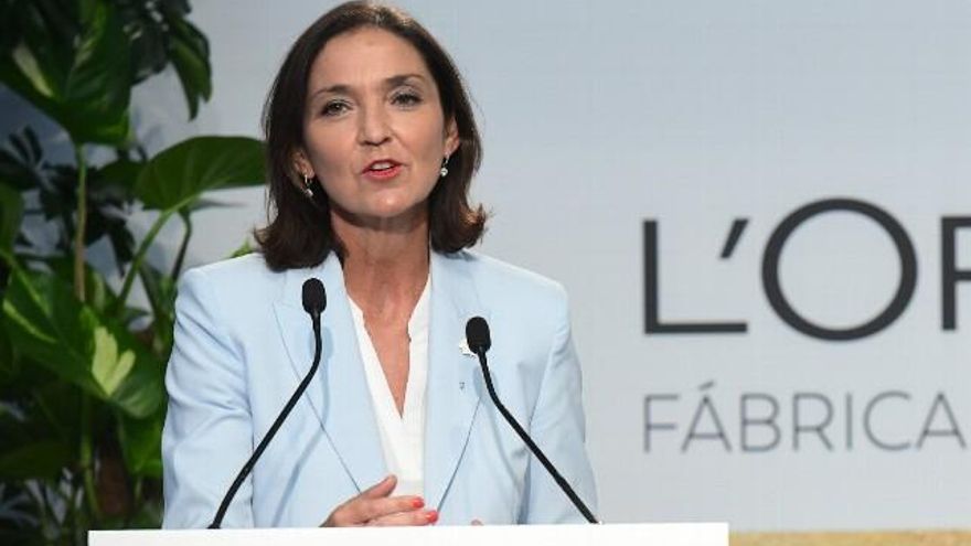 Ricardo Ordóñez / ICAL. La ministra de Industria, Comercio y Turismo, Reyes Maroto, clausura los actos del 50º Aniversario de la fábrica L’Oréal en Burgo
