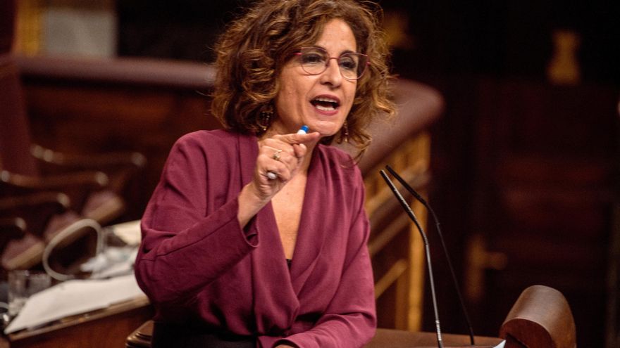 Archivo - La vicepresidenta cuarta y ministra de Hacienda y Función Pública, María Jesús Montero, interviene durante una sesión de control en el Congreso de los Diputados, a 20 de diciembre de 2023, en Madrid (España).