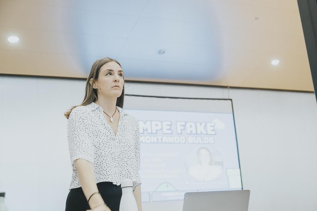 La ecoinfluencer Pilar Andújar al inicio de la conferencia