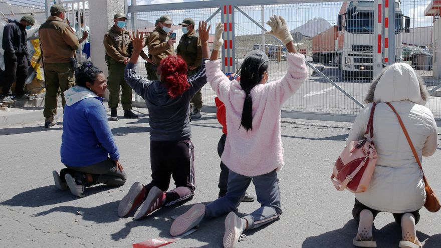 Un campamento desbordado y precario espera a los migrantes que llegan a Chile