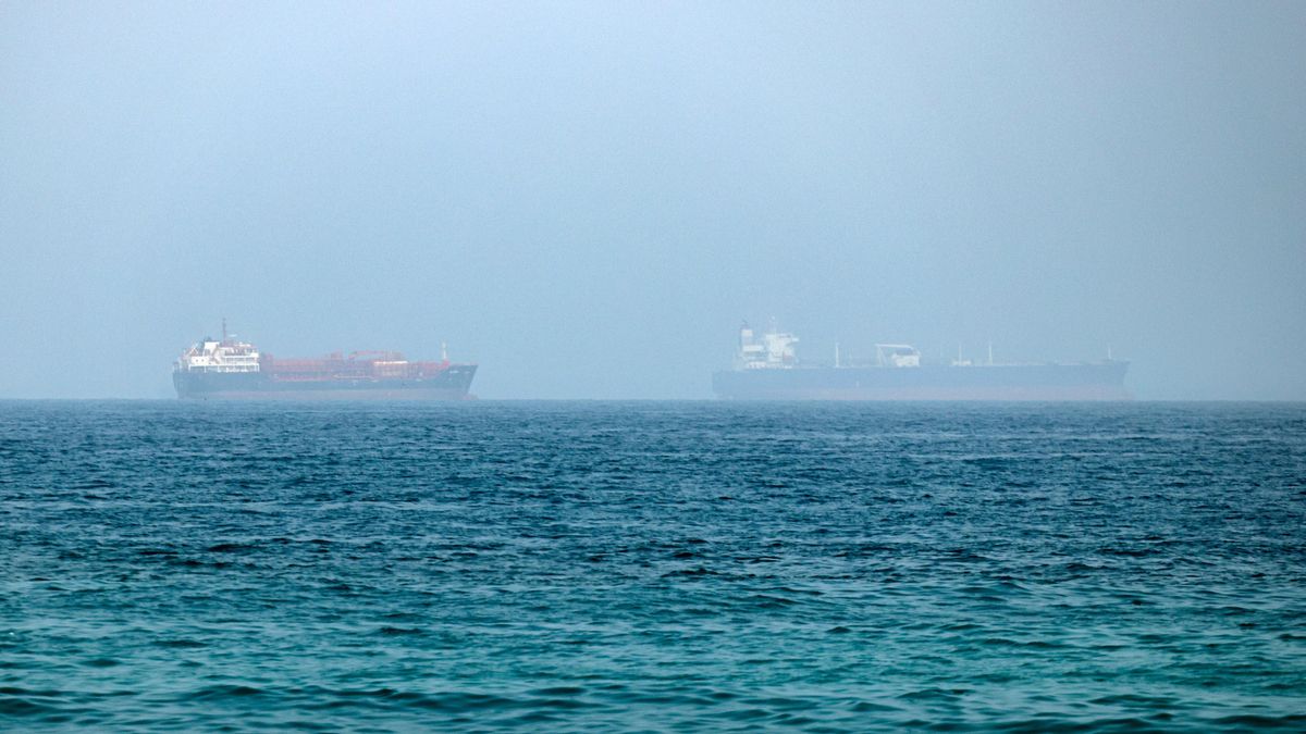 Irán informa de la explosión de otro petrolero "infractor" por una mina en Ormuz, el sexto en las 24 últimas horas