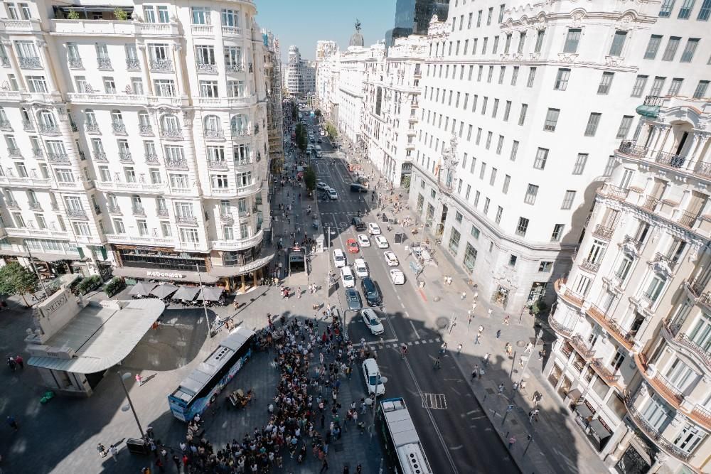 Vista aérea de la Gran Vía durante el concierto de Hey Kid y Paula Mattheus