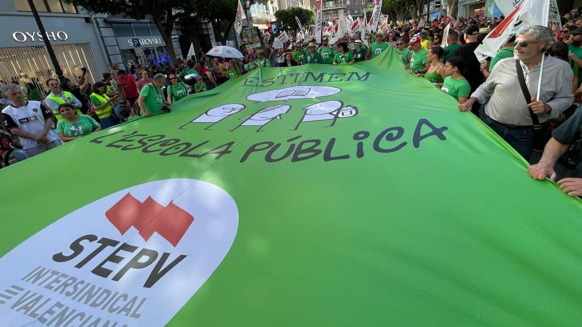 Jornada clave para la huelga de profesores: los sindicatos presentan este lunes una propuesta al Consell de Pérez Llorca