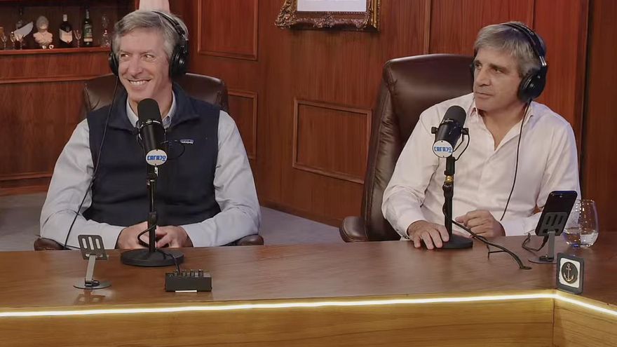 El dólar cerró a la baja tras el pico de $1.385 y el "riesgo kuka" de Caputo