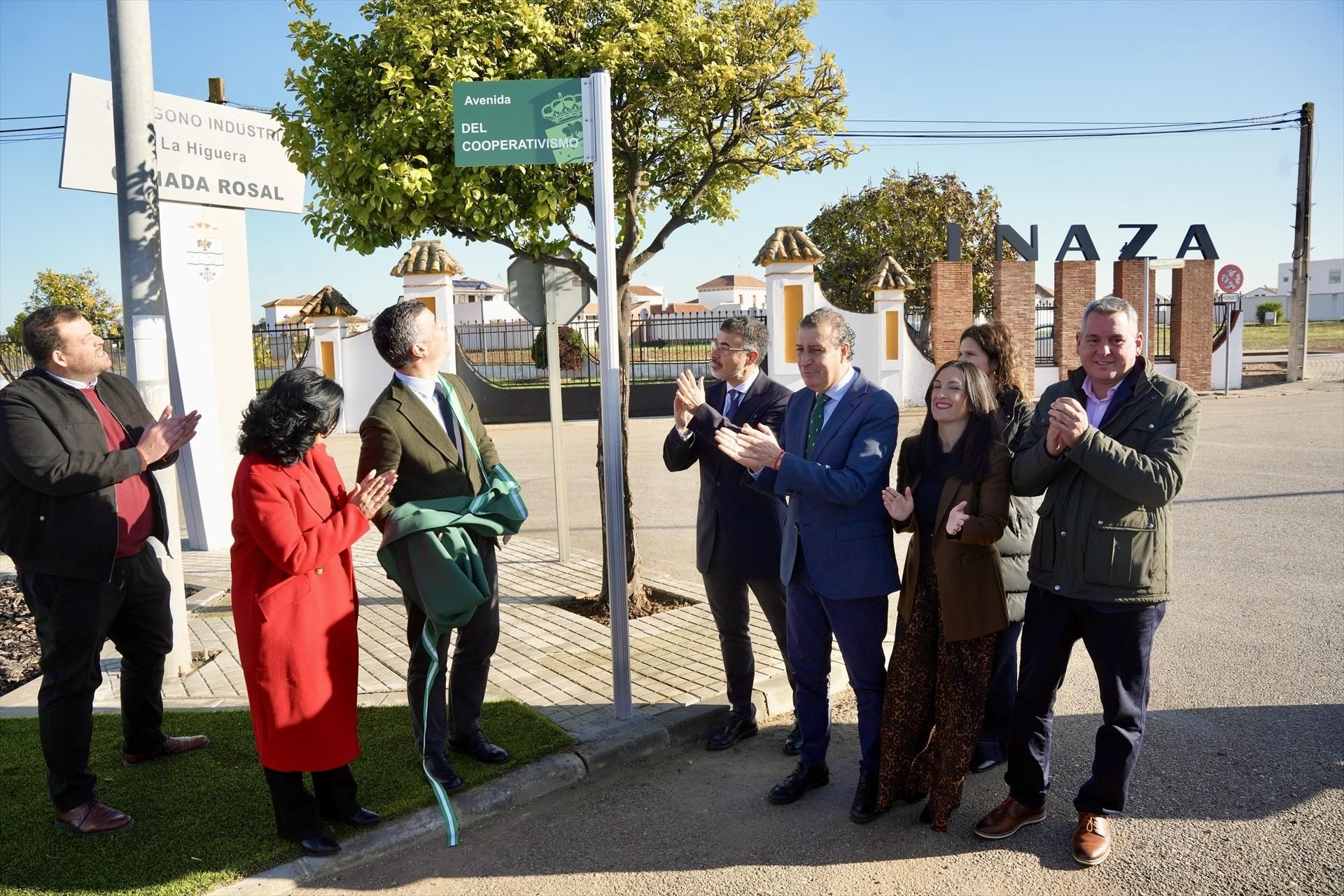 Inauguración de la avenida del Cooperativismo en Cañada Rosal.