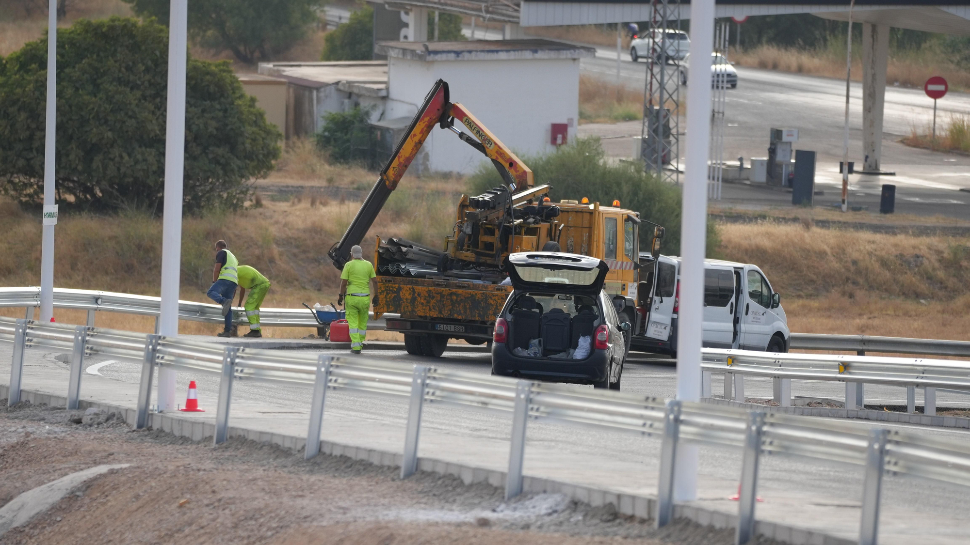 Bellido visita las obras de acceso al cementerio de Nuestra Señora de La Fuensanta
