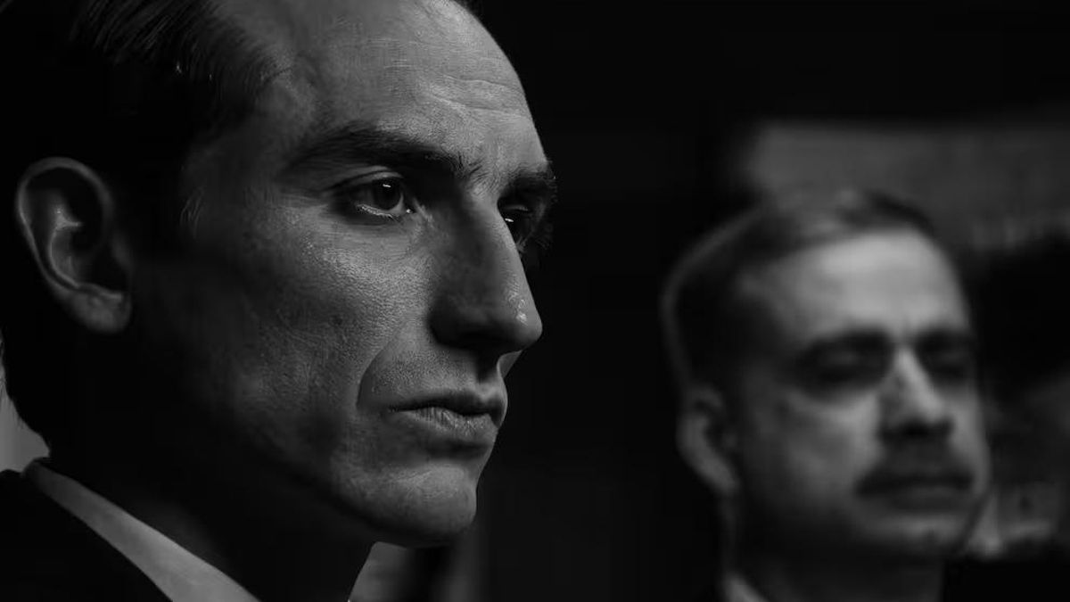 Admirable actuación de Nicolás Zárate (en primer plano) en 'Hangar rojo'.