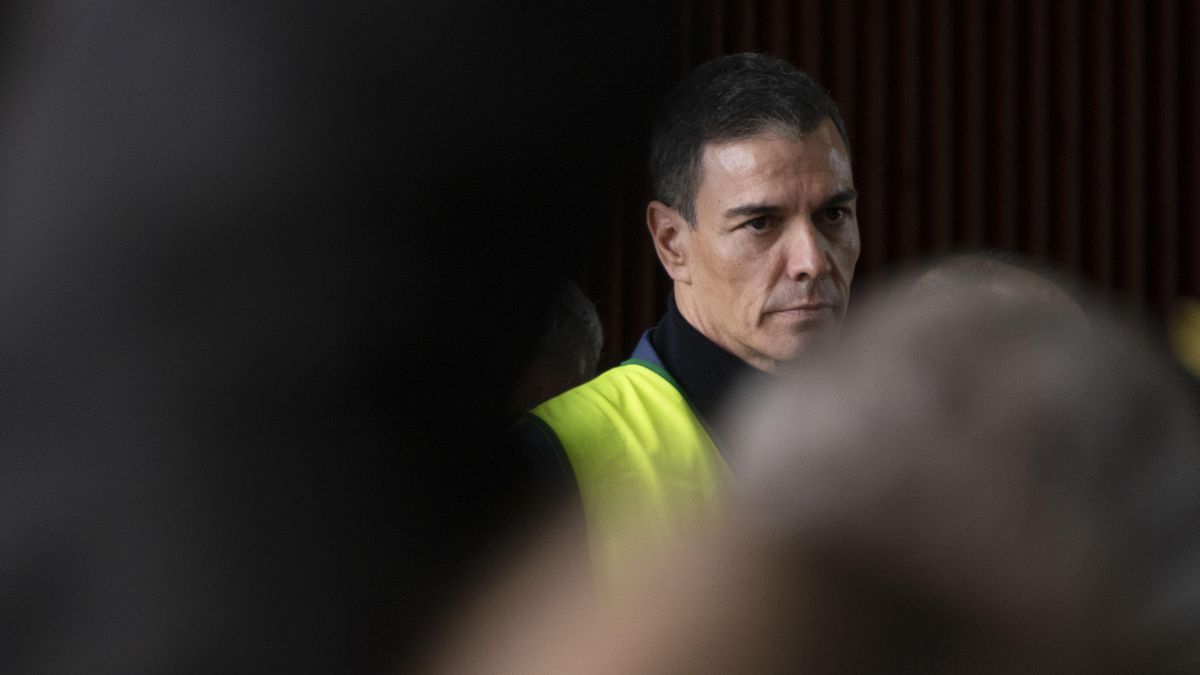 El presidente del Gobierno, Pedro Sánchez, el pasado lunes, en Adamuz (Córdoba), lugar donde se ha producido la tragedia ferroviaria. . EFE/ David Arjona