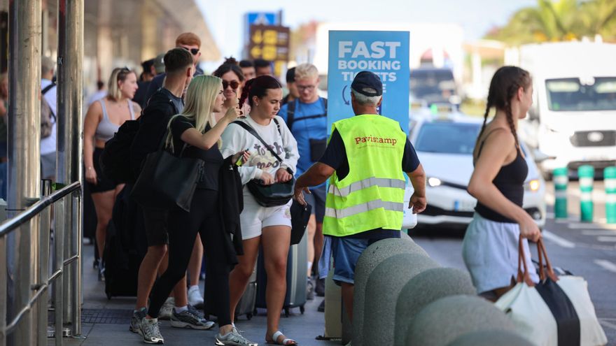 Els taxis pirata d'Eivissa: tarifes el triple de cares per a turistes britànics i amenaces a inspectors