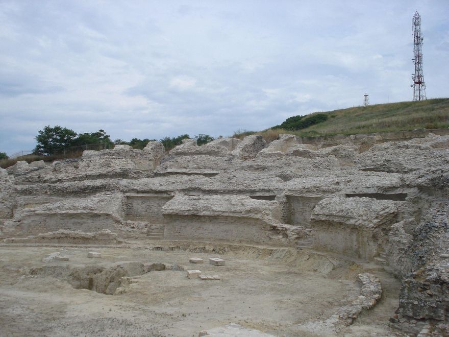 Antiguo anfiteatro de Scupi. Esta fue una de las puntas de lanza de la romanización en la zona de Los Balcanes.