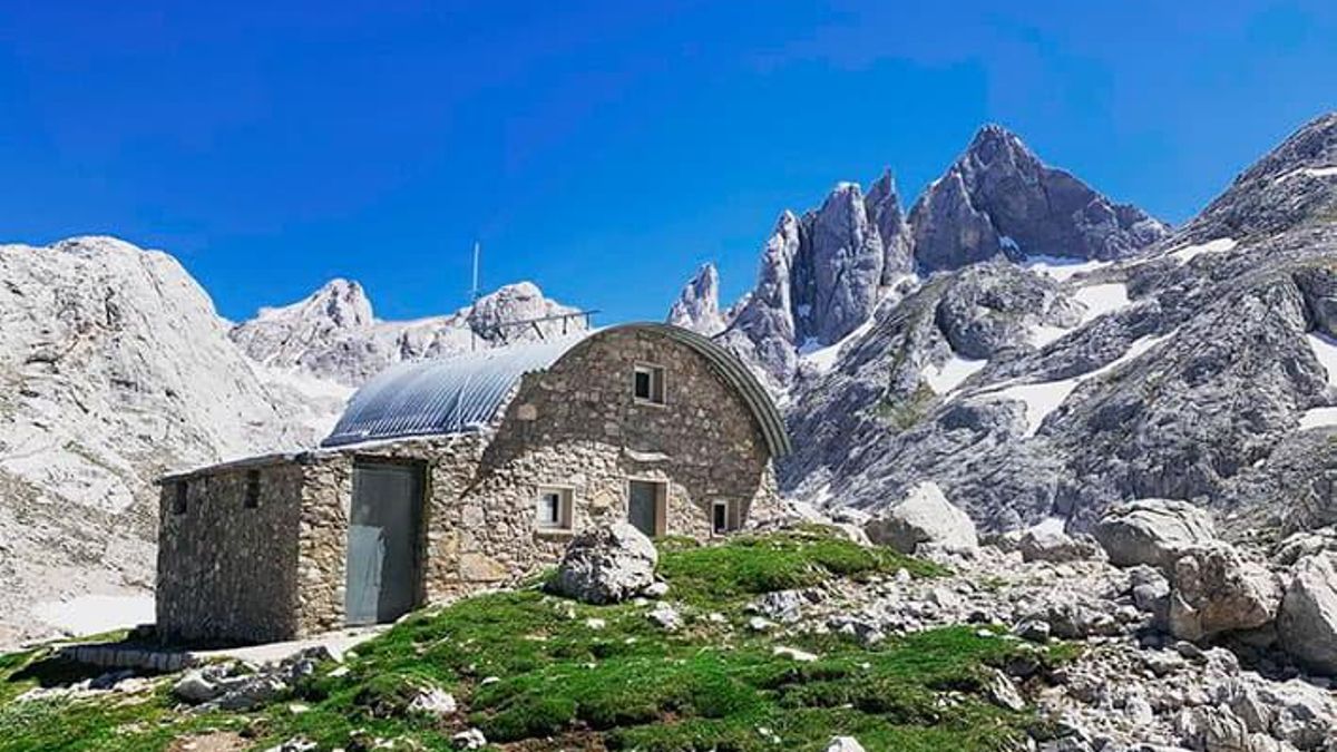 La desafiante ruta de los Picos de Europa que te llevará hasta un refugio a 2.000 metros de altitud