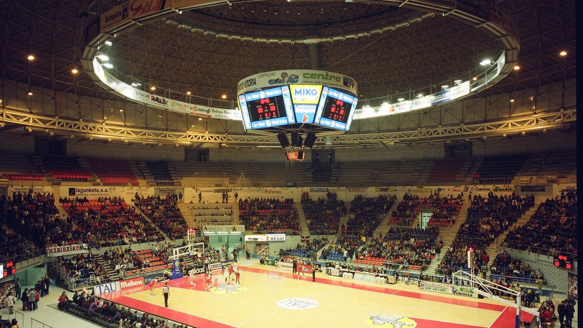 Interior del Pabellón Araba en un partido del Baskonia
