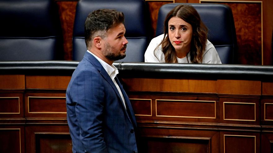 La número dos de Podemos, Irene Montero (d), y el portavoz de ERC en el Congreso, Gabriel Rufián (i), en una imagen de archivo. EFE/ Fernando Villar