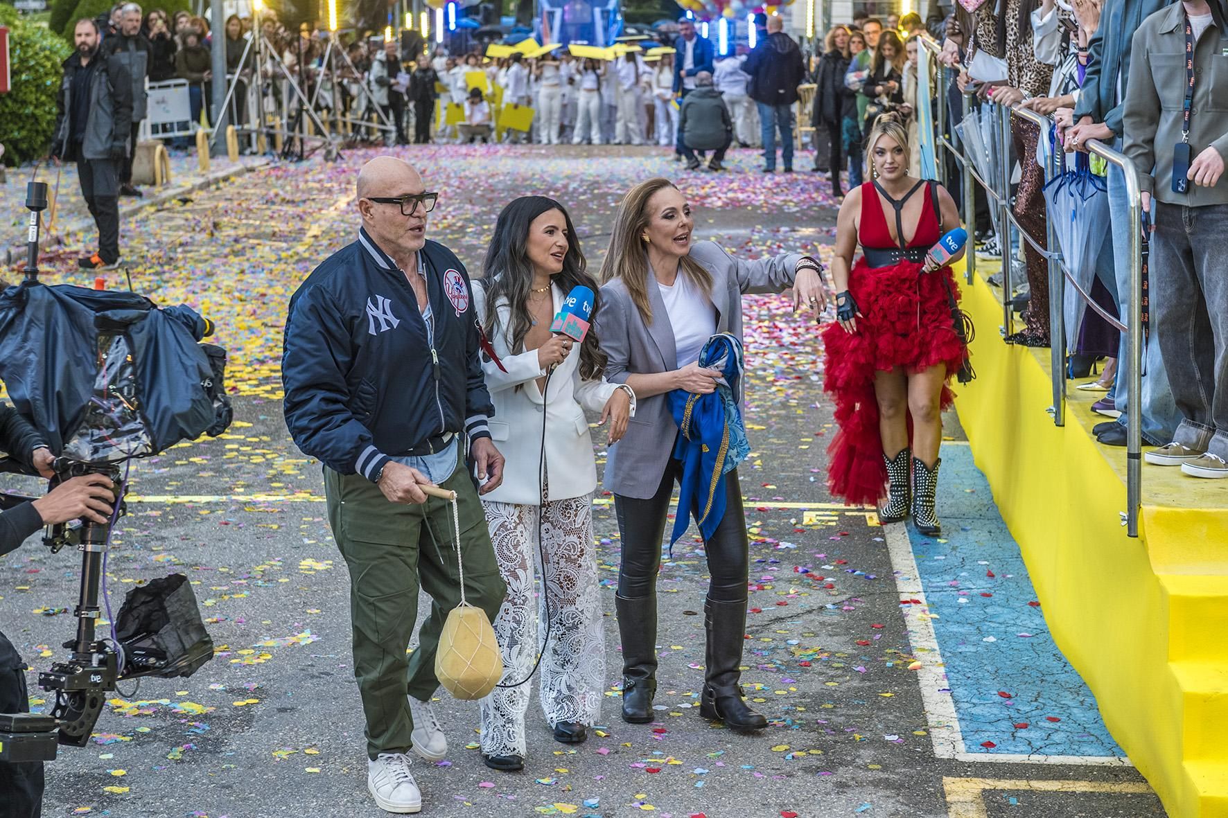 RTVE comparte las mejores fotos de 'El gran desfile' con el que se presentó 'La familia de la tele'