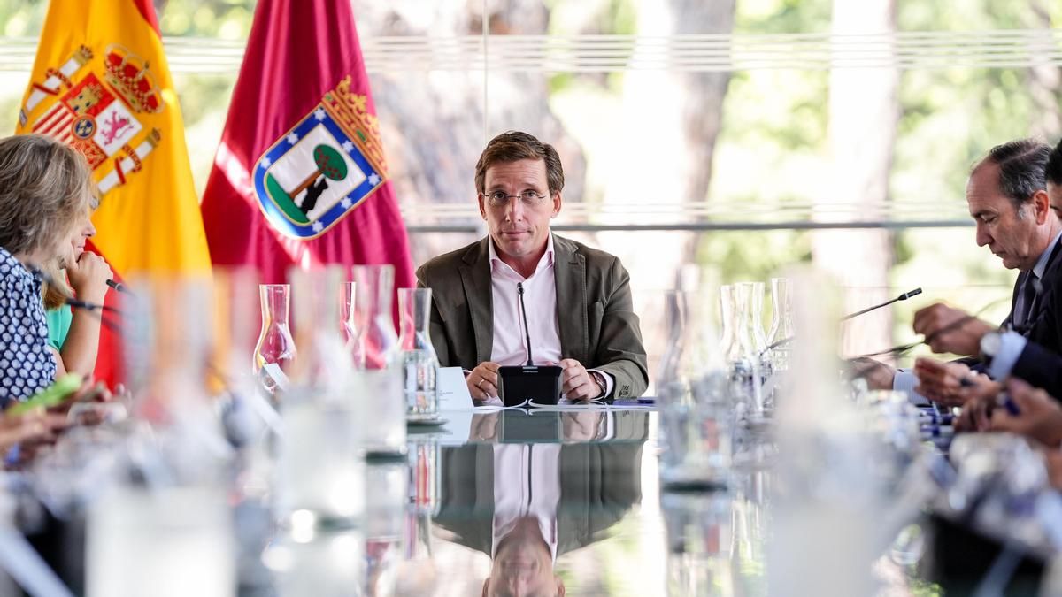 Almeida defiende la recalificación merengue en Valdebebas: "No es una cuestión de lo que gana el Real Madrid"