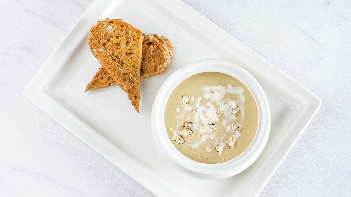 Vichyssoise con escabeche, picante o sin nata: cinco versiones de la crema salada y fría imprescindible cada verano
