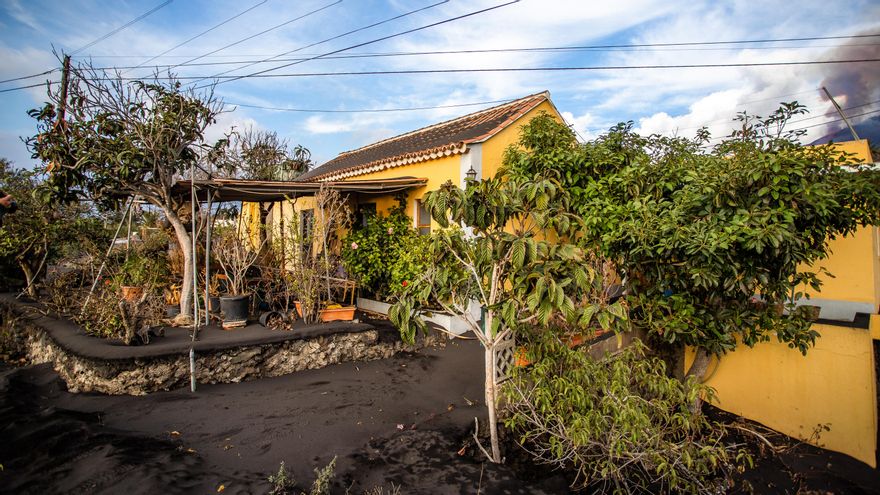 Una vivienda de Todoque, cubierta de ceniza