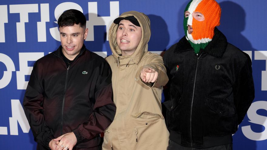 La Policía inglesa denuncia a un miembro de Kneecap por terrorismo tras exhibir una bandera de Hezbolá en un concierto