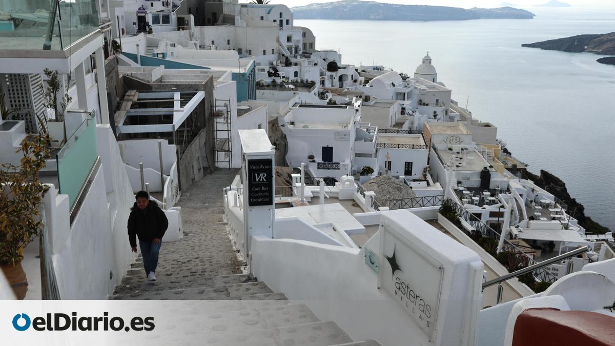 Santorini Evacuated Amid Earthquake Swarm