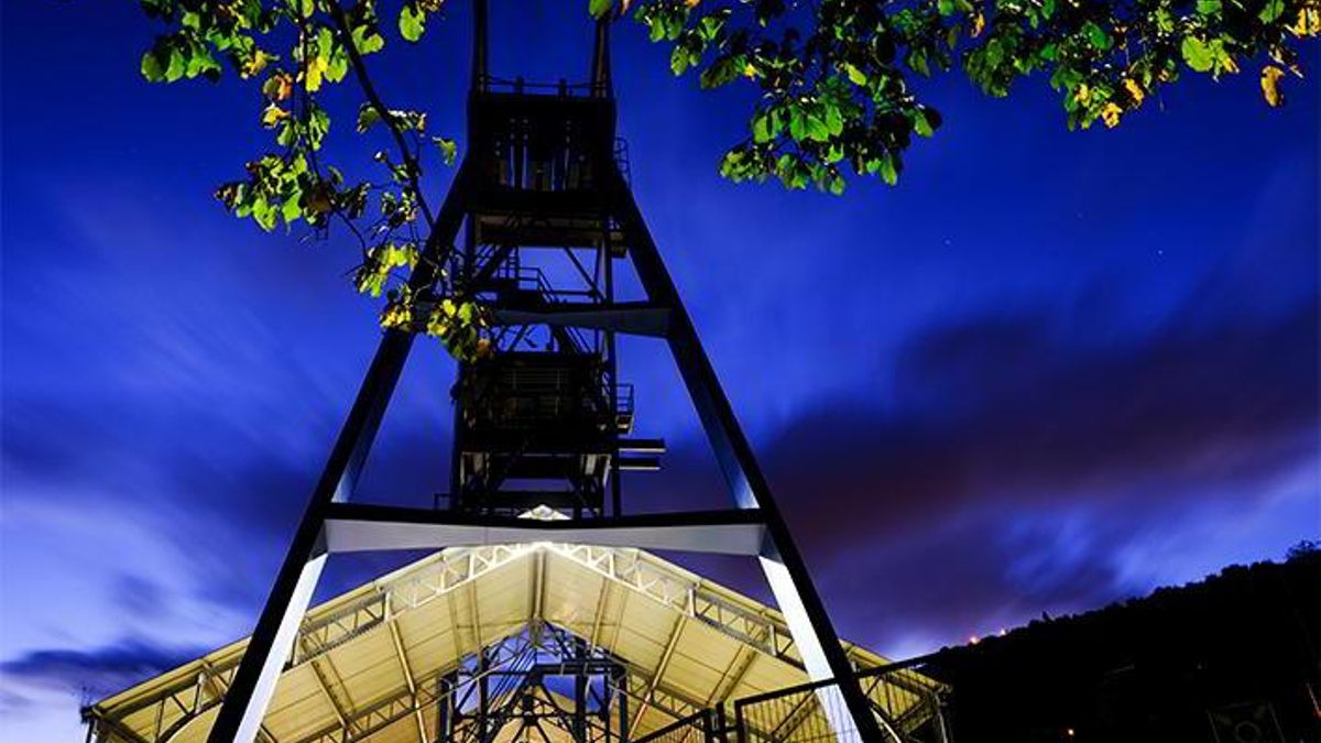 Exterior del pozo Santa Bárbara.