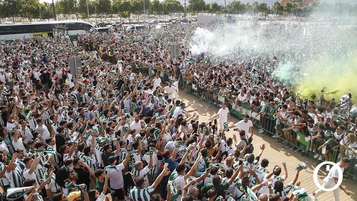 Las imágenes del recibimiento al Córdoba CF en El Arcángel
