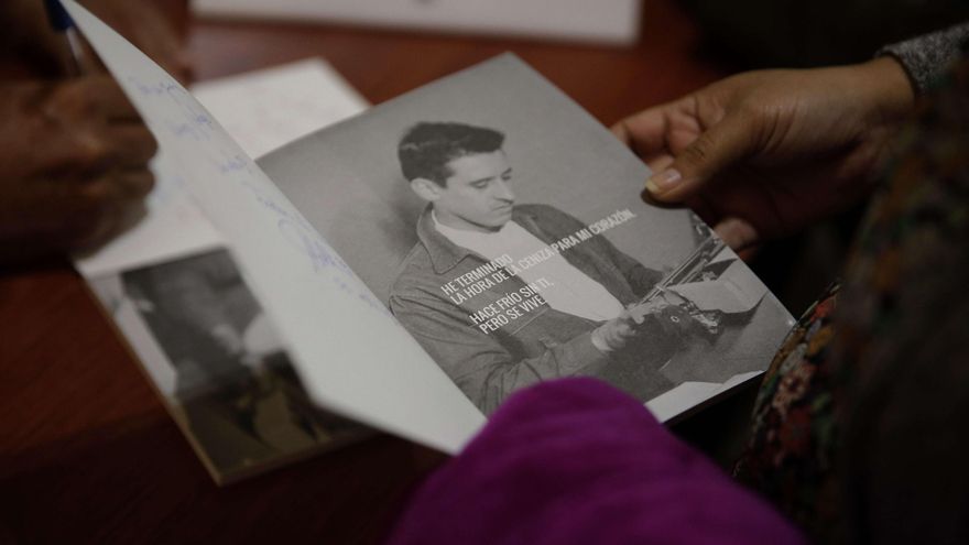 Obras del poeta salvadoreño Roque Dalton serán resguardadas en la Caja de las Letras