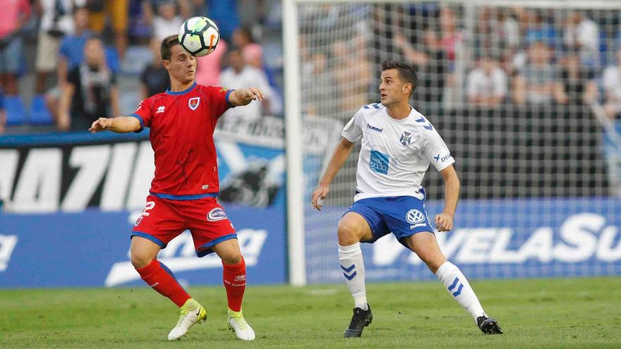 El Tenerife ficha al centrocampista Pablo Larrea para reforzar su eje de creación