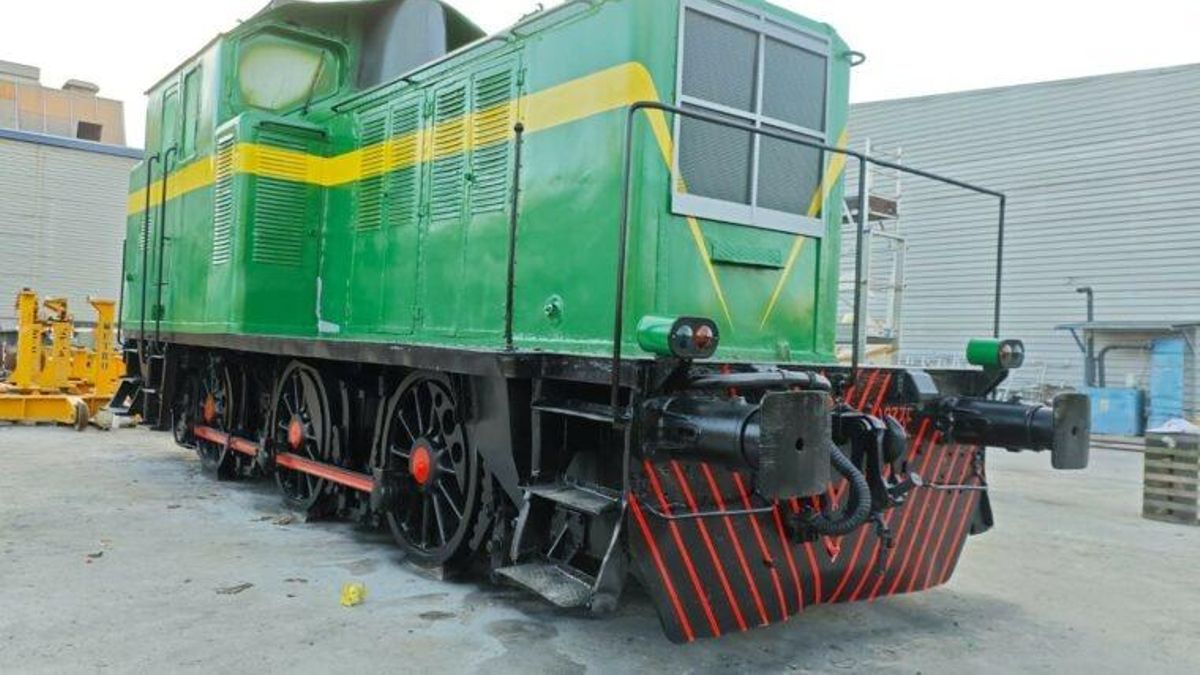 Esta antigua locomotora fue construida en Barcelona en 1963 y ahora, tras ser restaurada, se puede ver de cerca