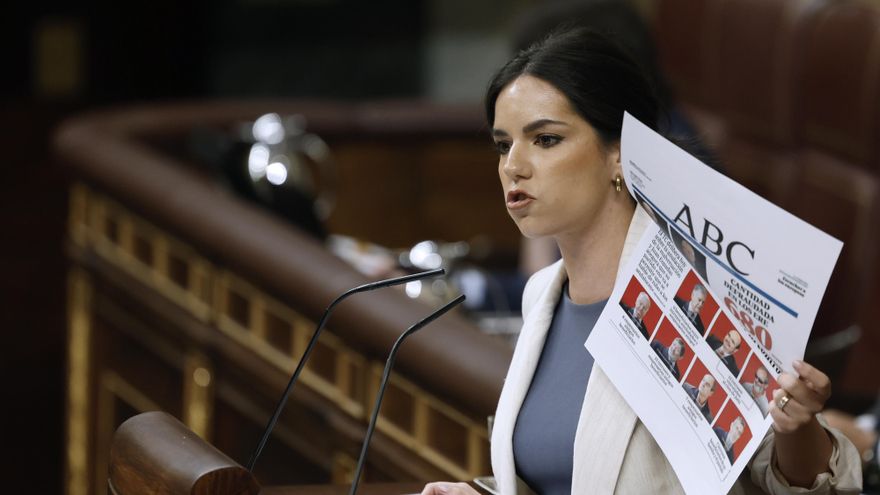 La portavoz de VOX, Pepa Millán interviene en el pleno extraordinario del Congreso de este jueves.