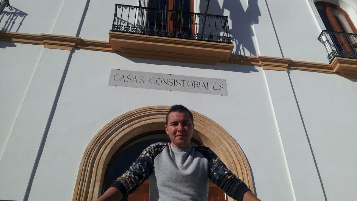 José es uno de los jóvenes transexuales de Posadas que se podrán beneficiar de sus planes de empleo inclusivos.