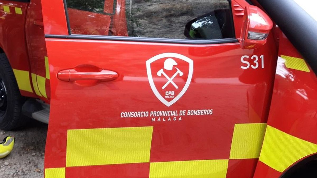 Los bomberos tuvieron que rescatar el cuerpo del trabajador.