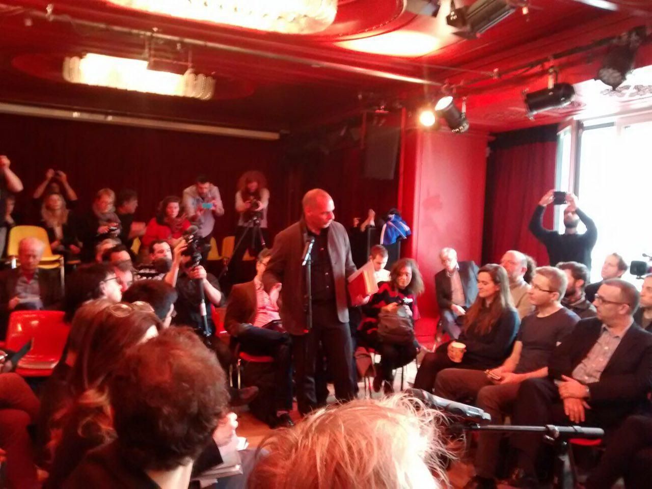 Yanis Varoufakis durante la ronda de debate de @DieM25