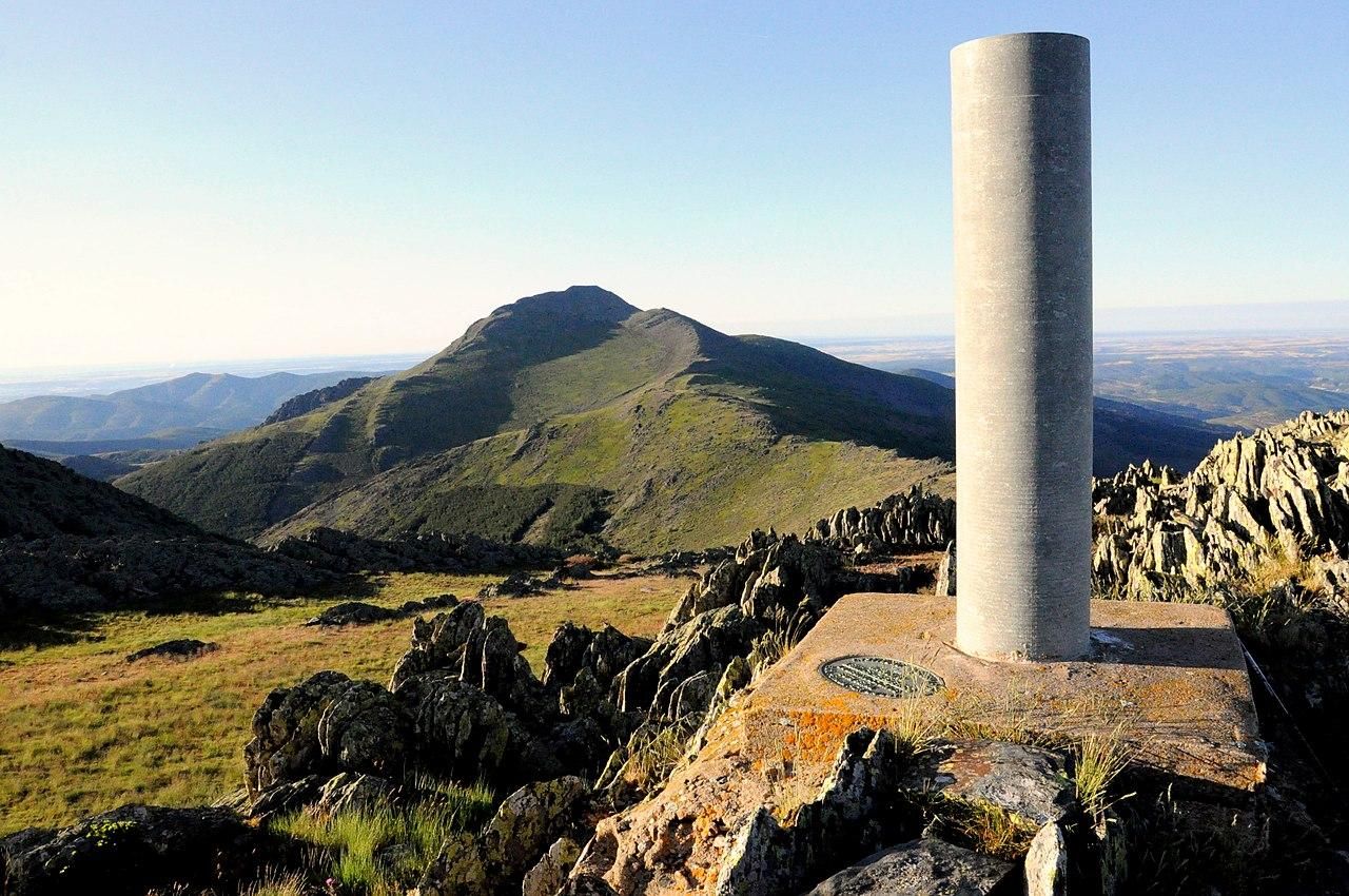 Campachuelo con el pico del Ocejón al fondo, en Guadalajara