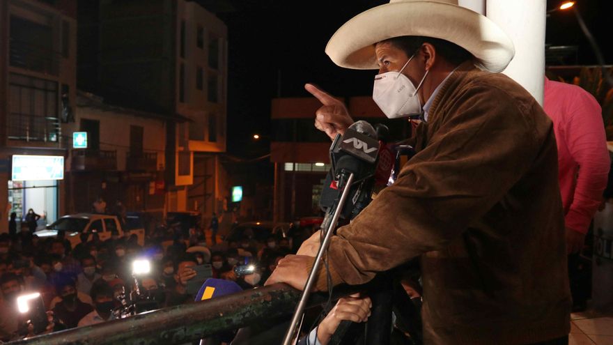 El candidato peruano Castillo afirma que no le responderá a Vargas Llosa