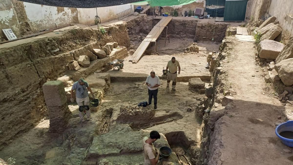 Descubren en Mérida la lápida funeraria de una niña cristiana de hace 1.500 años con el día exacto de su muerte