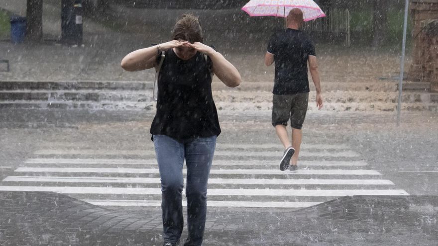 Aemet activa avisos en diez comunidades, con Cataluña en naranja por lluvias