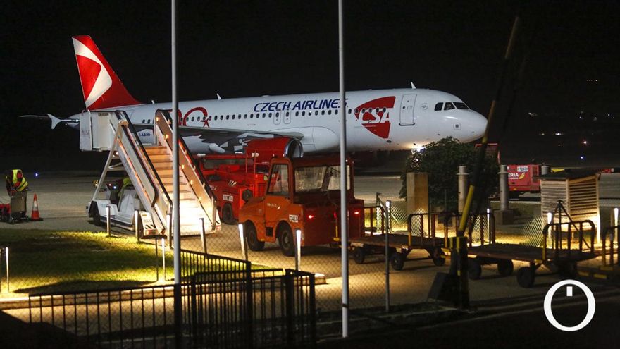 La llegada a Córdoba del vuelo proveniente de Praga, en imágenes
