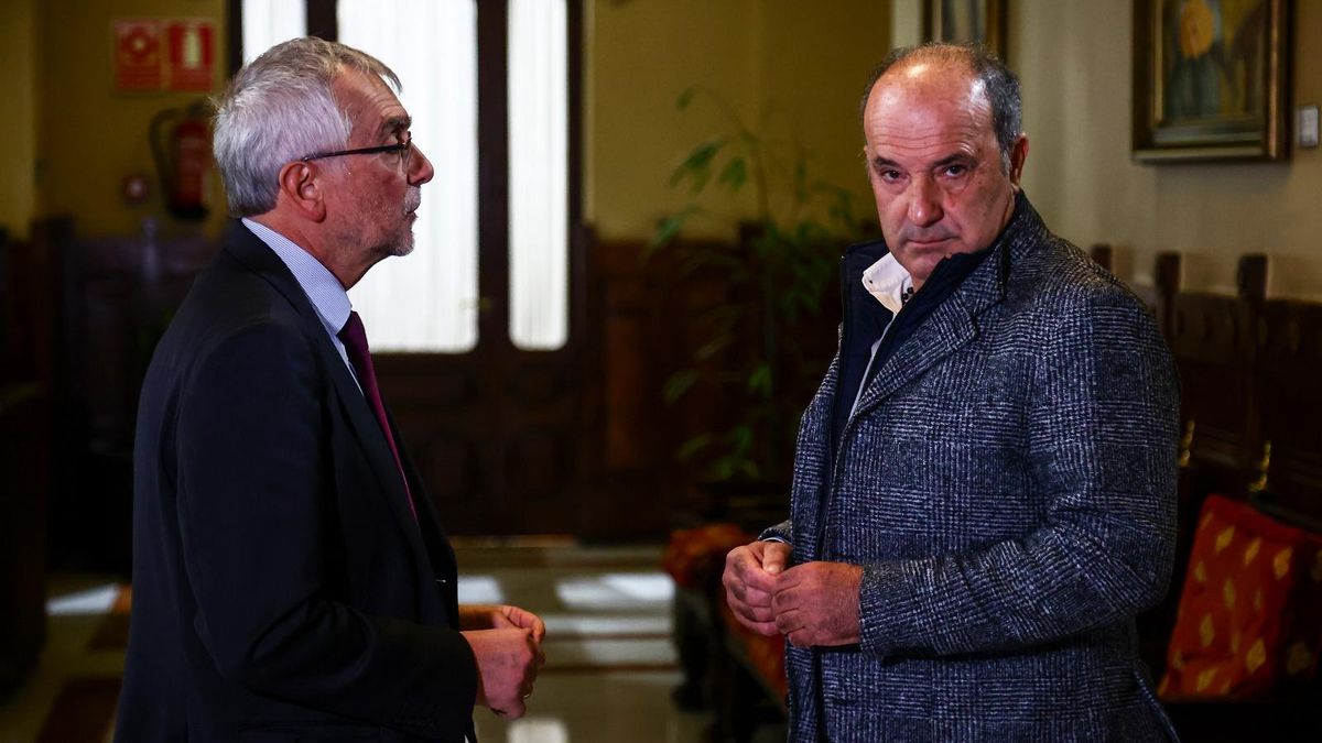 El abogado Luis Tuero, a la izquierda, junto al empresario Jesús Rodríguez Morán conocido como 'Chus Mirantes'.