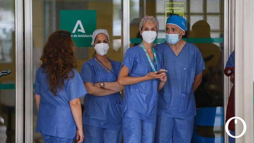 Personal sanitario en el Hospital Reina Sofía