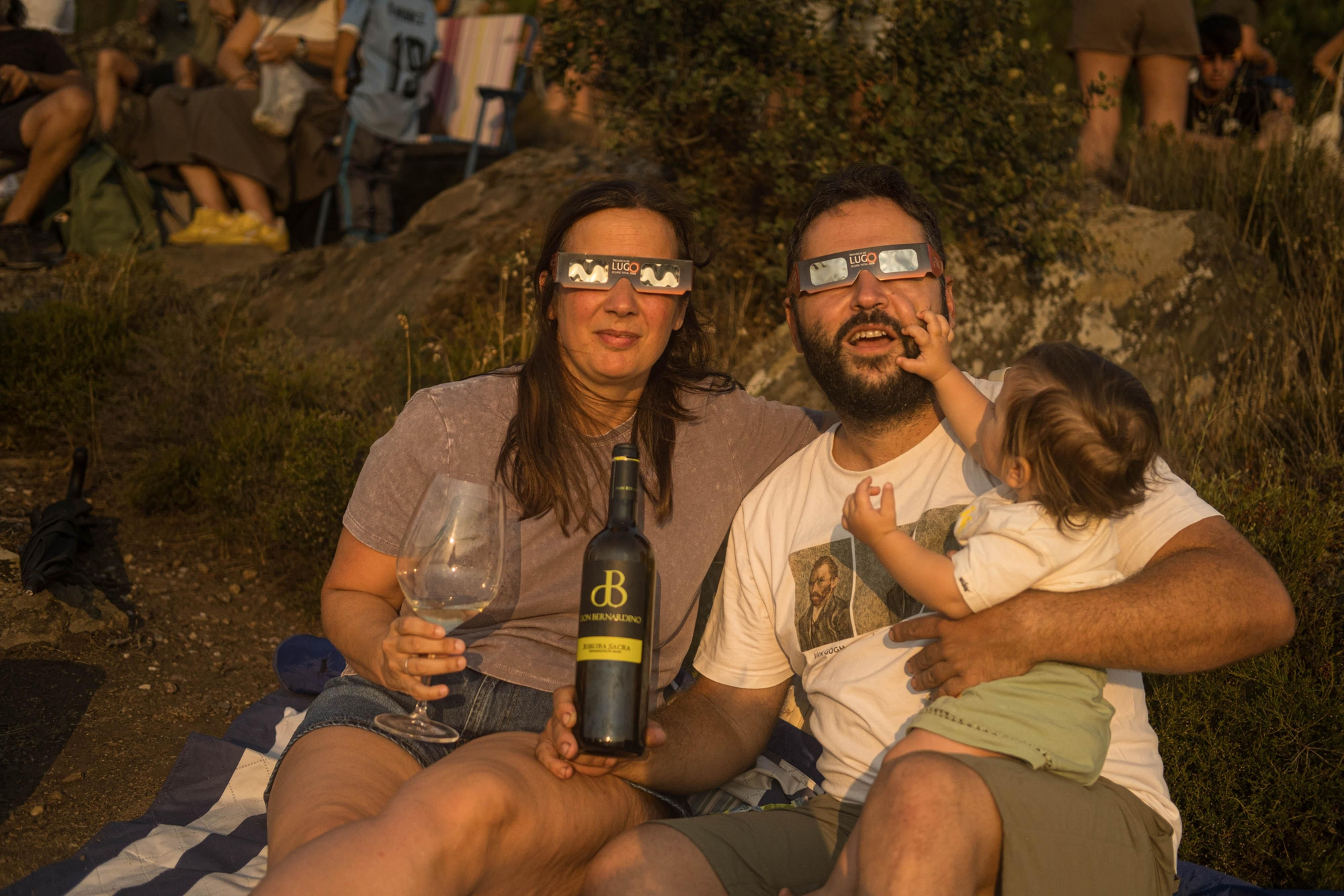 Alicia, Diego y Rita no pudieron ver el eclipse total en la Ribeira Sacra, pero se proponen viajar para ver el siguiente.