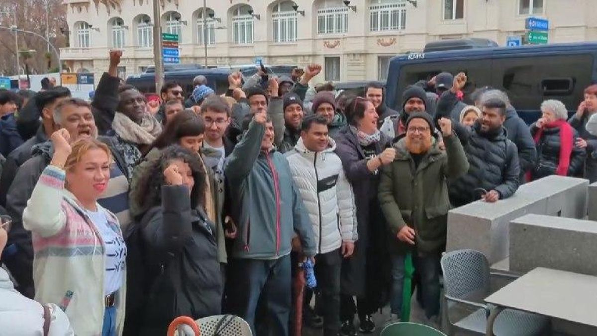 Celebremos la regularización y no dejemos al PP-Vox asfixiar a las ONG