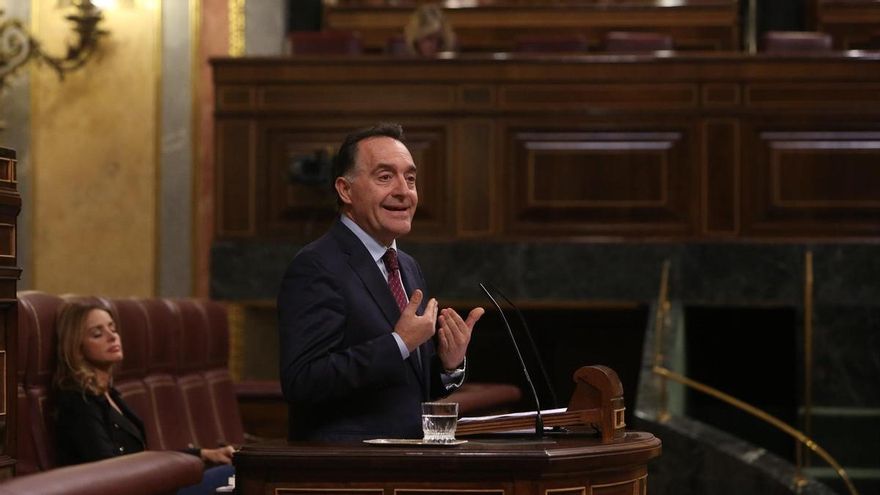 El portavoz del Grupo Socialista, Artemi Rallo, durante su intervención en sesión plenaria. Archivo.