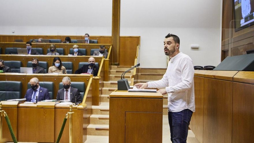 PNV y PSE-EE hacen valer su mayoría absoluta en el primer mes de actividad en el Parlamento Vasco y la oposición denuncia ya un "rodillo"