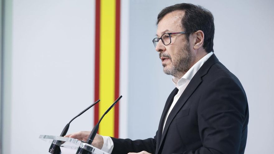 El portavoz de VOX, José Antonio Fúster durante la rueda de prensa ofrecida tras la reunión del Comité de Acción Política de la formación, este lunes en Madrid.