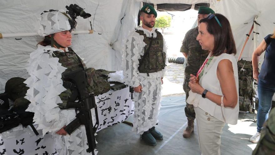 La ministra de Defensa, Margarita Robles, visita el Acuartelamiento San Bernardo, en Jaca, y la Ciudadela (Huesca).