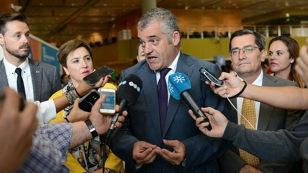 Junta achaca a la reforma laboral la subida del paro e IU critica que no tome medidas para colectivos como las 'kelly'
