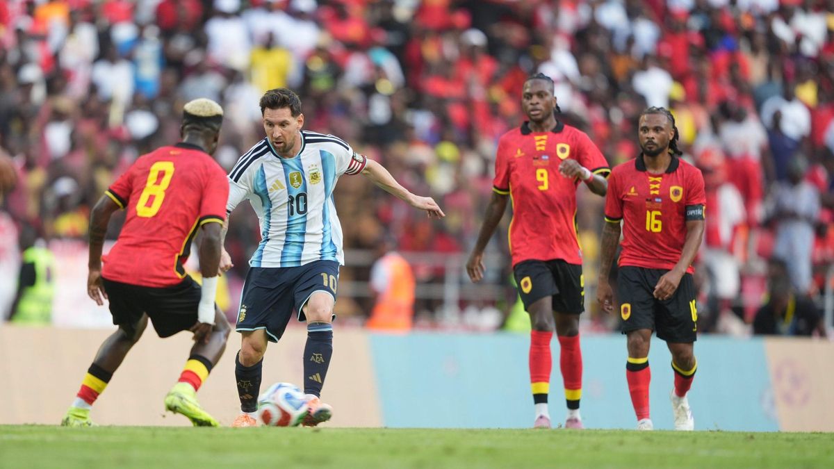 Messi fue titular en el encuentro con Angola