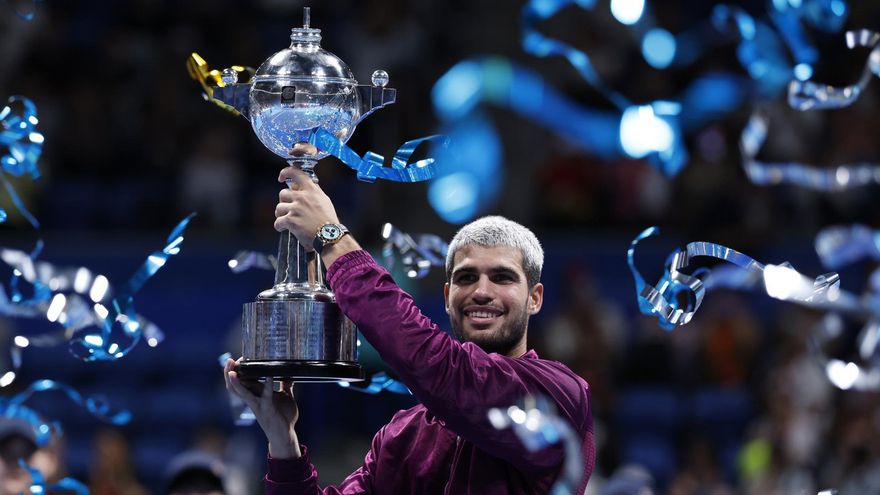 Carlos Alcaraz conquista otro trofeo más e iguala un récord de Rafa Nadal en finales en la historia del tenis