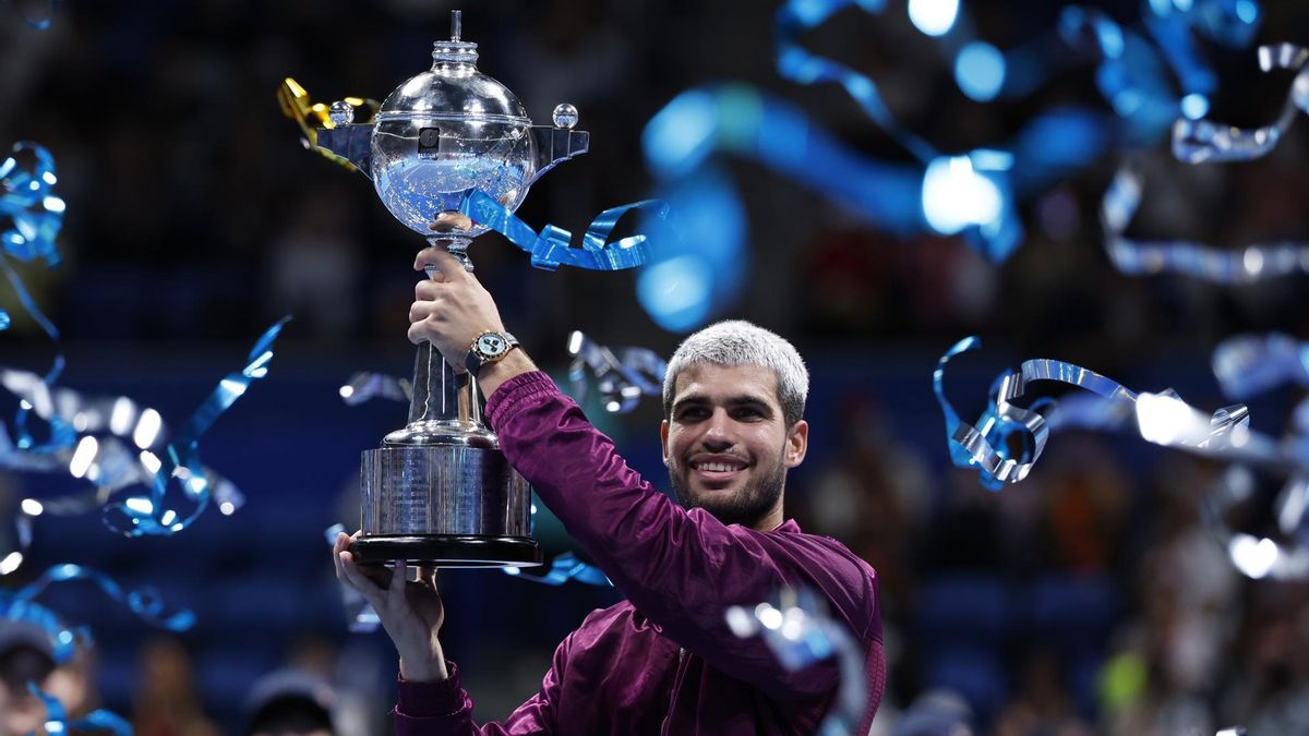 Carlos Alcaraz conquista otro trofeo más e iguala un récord de Rafa Nadal en finales en la historia del tenis