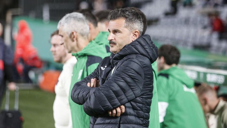 Iván Ania: "Entre todos, si nos dejan, estaremos arriba"